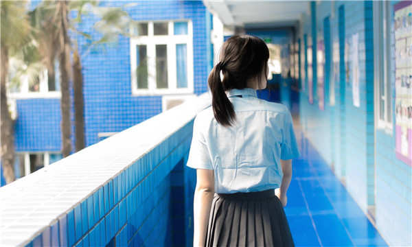 边坝如何找到一个可以帮助我生孩子的女人？